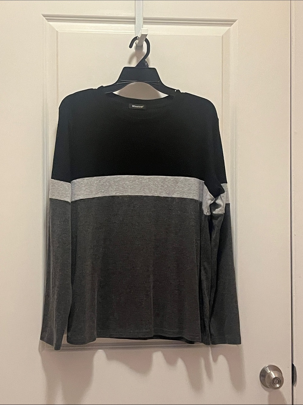 Women's Colorblock Long-Sleeve Crewneck Top - Black & Gray